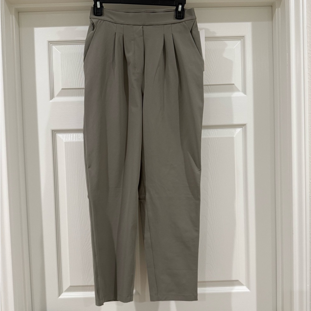 NWT LULULEMON ESSENTIAL HR TROUSER